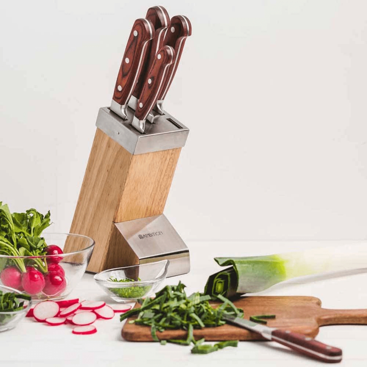 Komplet noży kutych w drewnianym bloku 6el. AMBITION TITANIUM