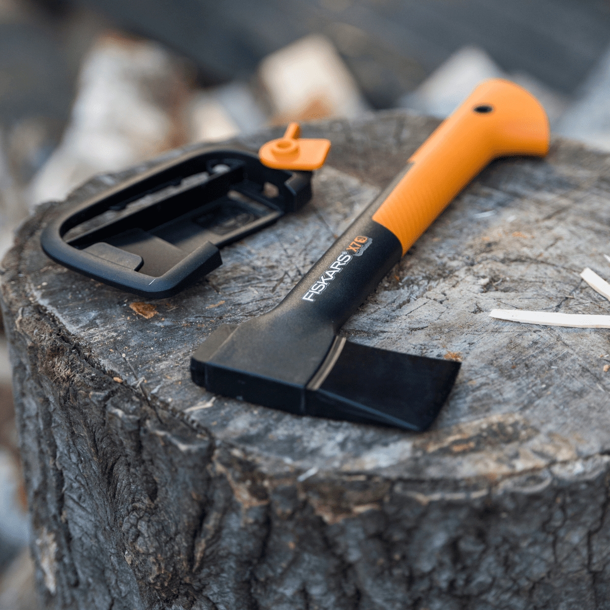 Zestaw siekiera X-series X7 + ostrzałka FISKARS Xsharp