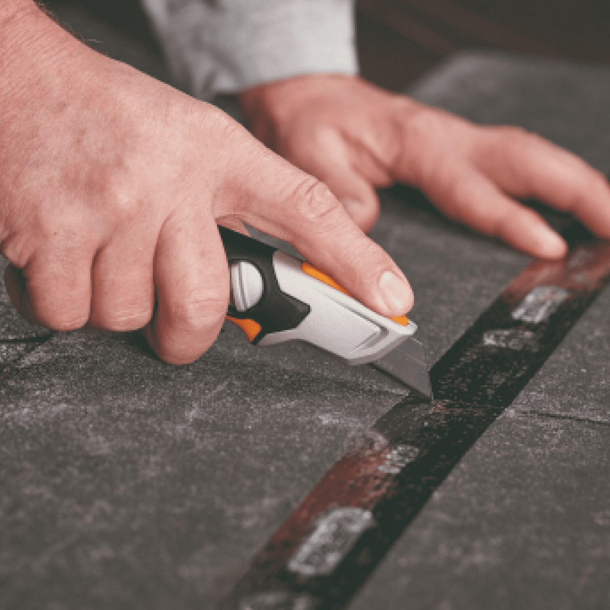 Nóż uniwersalny ze stałym ostrzem FISKARS CarbonMax