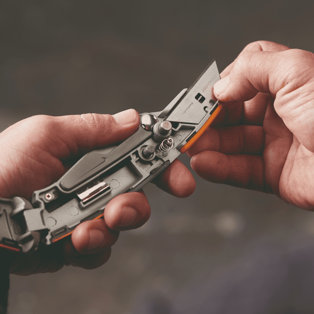 Nóż uniwersalny ze stałym ostrzem FISKARS CarbonMax